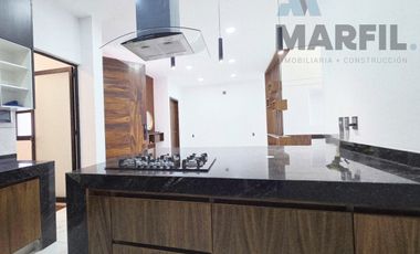 Venta de Increíble Residencia de 4 Recámaras con Alberca al Norte de Colima