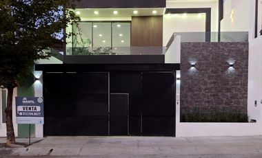 Venta de Increíble Residencia de 4 Recámaras con Alberca al Norte de Colima