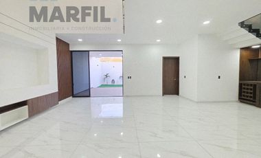 Venta de Increíble Residencia de 4 Recámaras con Alberca al Norte de Colima