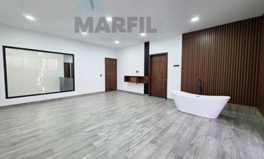 Venta de Increíble Residencia de 4 Recámaras con Alberca al Norte de Colima