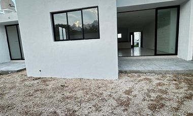 Casa en venta en Dzitya en zona urbana a 2 min de Periférico.