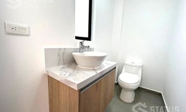 Venta de casa esquinera, Sector Conocoto, junto al parque La Moya