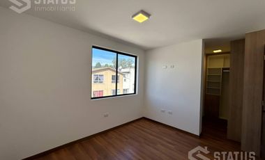 Venta de casa esquinera, Sector Conocoto, junto al parque La Moya