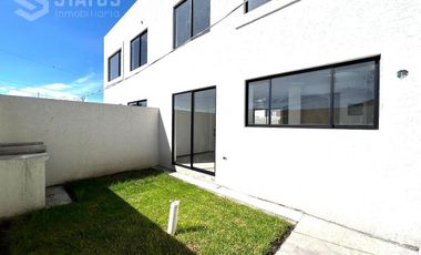 Venta de casa esquinera, Sector Conocoto, junto al parque La Moya