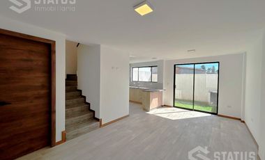 Venta de casa esquinera, Sector Conocoto, junto al parque La Moya