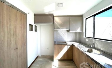 Venta de casa esquinera, Sector Conocoto, junto al parque La Moya