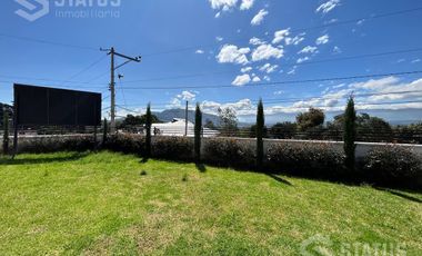 Venta de casa esquinera, Sector Conocoto, junto al parque La Moya