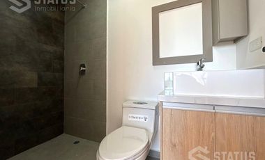 Venta de casa esquinera, Sector Conocoto, junto al parque La Moya