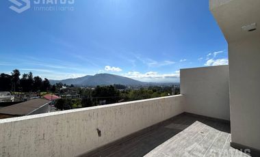 Venta de casa esquinera, Sector Conocoto, junto al parque La Moya