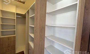 Venta de casa esquinera, Sector Conocoto, junto al parque La Moya