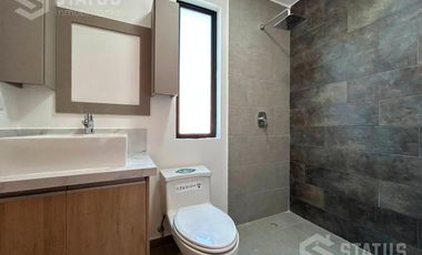 Venta de casa esquinera, Sector Conocoto, junto al parque La Moya