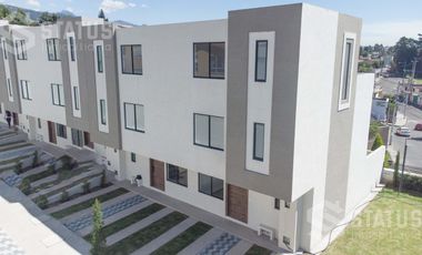 Venta de casa esquinera, Sector Conocoto, junto al parque La Moya