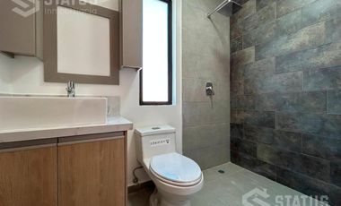 Venta de casa esquinera, Sector Conocoto, junto al parque La Moya