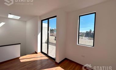 Venta de casa esquinera, Sector Conocoto, junto al parque La Moya