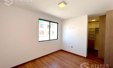 Venta de casa esquinera, Sector Conocoto, junto al parque La Moya