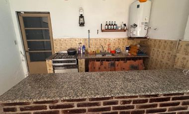 CASA DE 4 DORMITORIOS GRANADERO BAIGORRIA