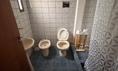 CASA DE 4 DORMITORIOS GRANADERO BAIGORRIA