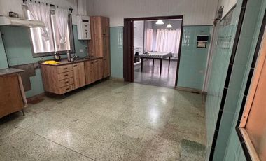 CASA DE 4 DORMITORIOS GRANADERO BAIGORRIA