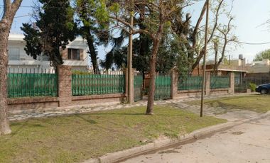 CASA DE 4 DORMITORIOS GRANADERO BAIGORRIA