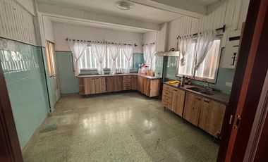 CASA DE 4 DORMITORIOS GRANADERO BAIGORRIA