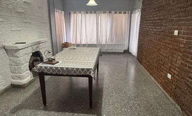 CASA DE 4 DORMITORIOS GRANADERO BAIGORRIA