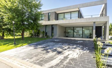 Casa en Venta, 6 Ambientes, en Haras Santa Maria, Escobar, GBA Norte