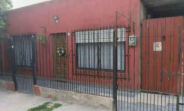 Casa en venta - 2 Dormitorios 1 Baño - Guernica