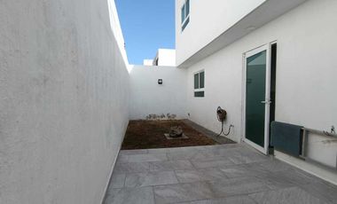 RENTA CASA EN COTO ZONA BOSQUES SANTA ANITA