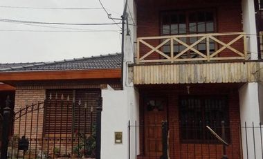 Triplex en venta - 3 Dormitorios 2 Baños - Martín Coronado