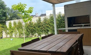 Casa con jardín y pileta en Alquiler Enero 2026 en la Horqueta