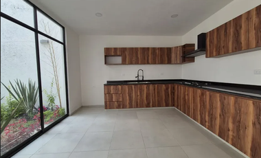 VENTA DE CASA, 3 HABITACIONES, CASA CLUB Y ALBERCA EN LA VID RESIDENCIAL PUEBLA
