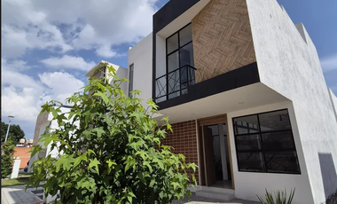 VENTA DE CASA, 3 HABITACIONES, CASA CLUB Y ALBERCA EN LA VID RESIDENCIAL PUEBLA