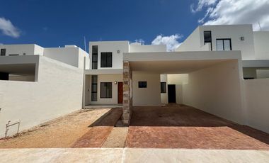 VENTA CASA EN PRIVADA CON AMENIDADES, CONKAL YUCATÁN