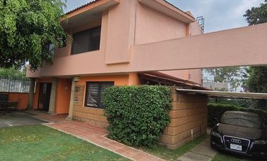 785m² Casa Con Alberca en Fraccionamiento al Oriente de Cuernavaca, JIUTEPEC