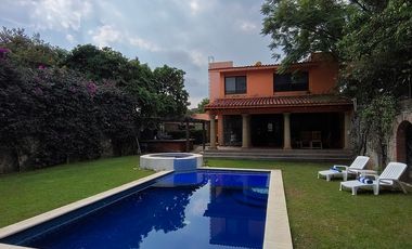 785m² Casa Con Alberca en Fraccionamiento al Oriente de Cuernavaca, JIUTEPEC