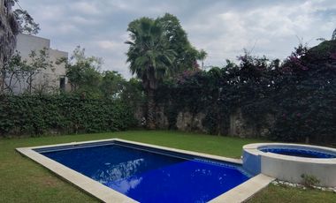 785m² Casa Con Alberca en Fraccionamiento al Oriente de Cuernavaca, JIUTEPEC