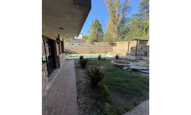 SE VENDE CAS DE 3 DORMITORIOS  A 3 CUADRAS DEL CUCU