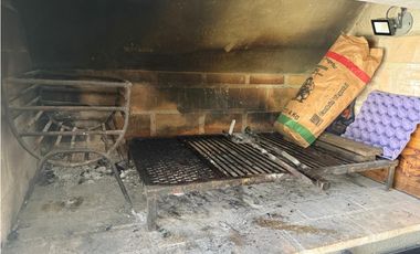 SE VENDE CAS DE 3 DORMITORIOS  A 3 CUADRAS DEL CUCU