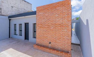 Venta Casa 3 ambientes con parque. Barrio San José