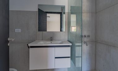 Venta Casa 3 ambientes con parque. Barrio San José