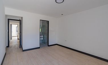 Venta Casa 3 ambientes con parque. Barrio San José