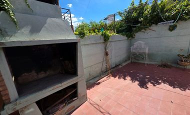 Venta de casa en Luzuriaga, Maipú. 5 ambientes.
