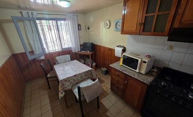 Venta de casa en Luzuriaga, Maipú. 5 ambientes.