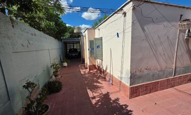 Venta de casa en Luzuriaga, Maipú. 5 ambientes.