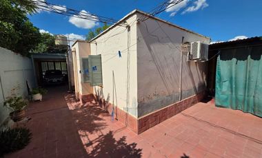 Venta de casa en Luzuriaga, Maipú. 5 ambientes.