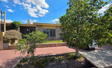 Venta de casa en Luzuriaga, Maipú. 5 ambientes.
