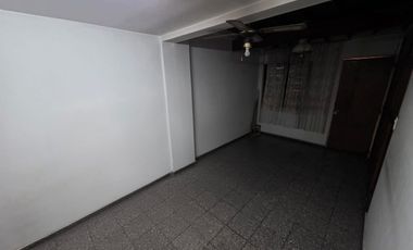 Venta de casa en Luzuriaga, Maipú. 5 ambientes.