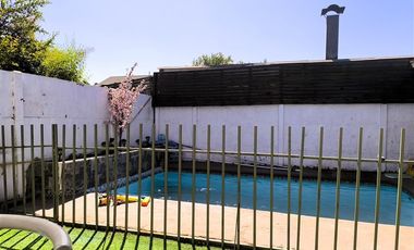 Casa en Venta en Venta Casa. 3D 3B 2E y Piscina, Valle Grande, Lampa