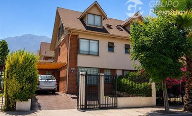 Casa en Venta en El Hualle con Av. Rojas Magallanes