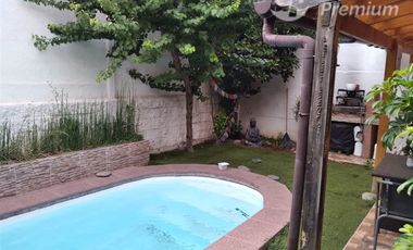 Casa en Venta en El Hualle con Av. Rojas Magallanes